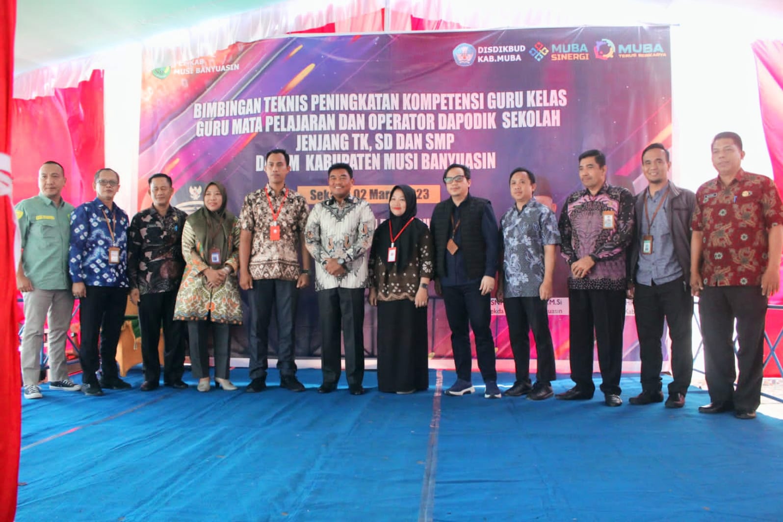 Kadisdikbud Muba Dr Iskandar Syahriyanto MH saat membuka bimtek peningkatan kompetensi guru kelas, guru mata pelajaran dan peningkatan kompetensi operator sekolah, Kamis (2/3/2023)