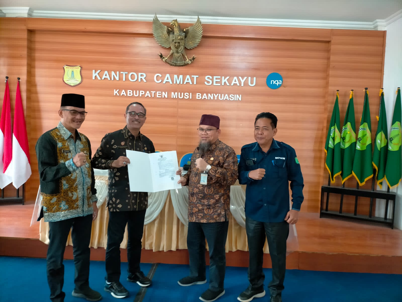 Asisten I Setda Muba H Yudi Herzandi SH MH saat penyerakan SK Plh Camat Sekayu, Kamis (2/03/2023) di Aula Kantor Camat Sekayu.