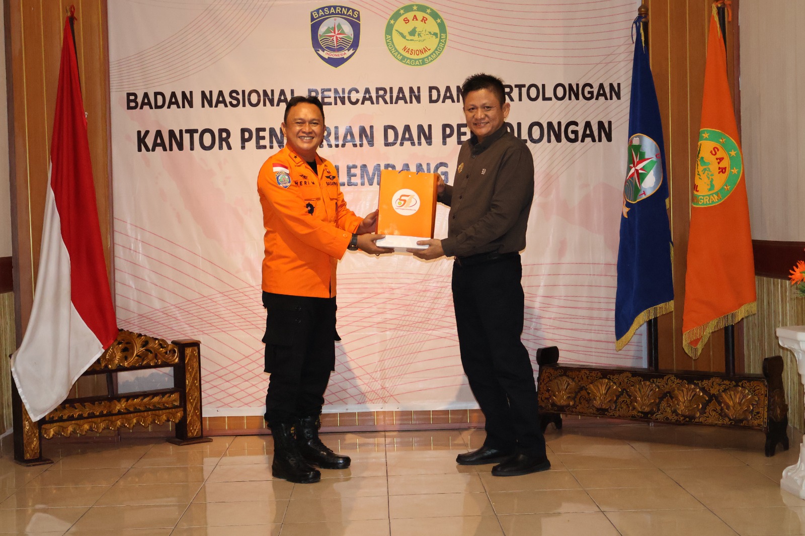 Bupati OKU Timur Ir. H. Lanosin beserta jajaran saat menyambangi kantor Basarnas Palembang, Jumat (03/03/2023)