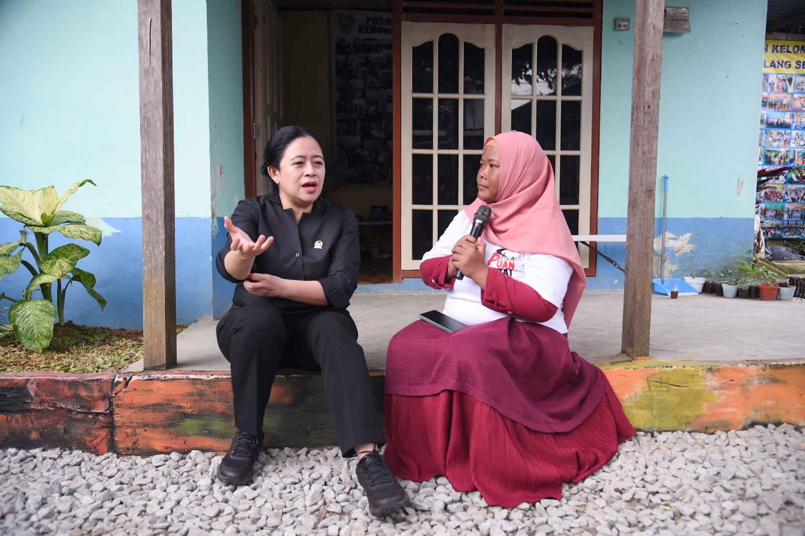 Ketua DPR RI Puan Maharani saat mengunjungi Bank Sampah Komunitas Kebumen Gemilang Sejahtera (KGS) yang berada di permukiman warga di Kecamatan Ilir Timur, Palembang Sumsel (Dok. Humas PDIP Sumsel / Indodaily.co)