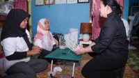 Ketua DPR RI Puan Maharani saat mengunjungi Bank Sampah Komunitas Kebumen Gemilang Sejahtera (KGS) yang berada di permukiman warga di Kecamatan Ilir Timur, Palembang Sumsel (Dok. Humas PDIP Sumsel / Indodaily.co)