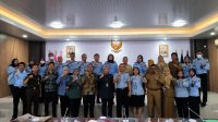 Lapas Perempuan Palembang Ikuti Rapat Presentasi Proposal Monitoring dan Evaluasi Peningkatan Kualitas Pelayanan Publik Berbasis IPK-IPM Serta Indeks Integritas Organisasi, Bertempat di Aula Kanwil Kementerian Hukum dan HAM Sumatera Selatan, Selasa (07/03/2023).