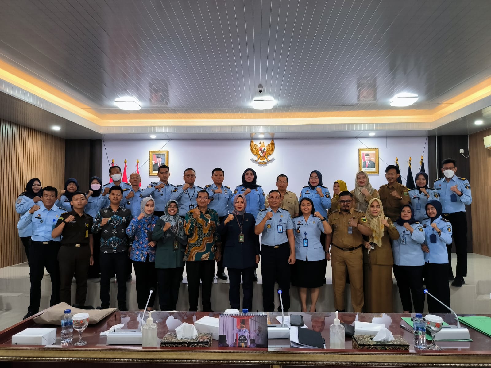 Lapas Perempuan Palembang Ikuti Rapat Presentasi Proposal Monitoring dan Evaluasi Peningkatan Kualitas Pelayanan Publik Berbasis IPK-IPM Serta Indeks Integritas Organisasi, Bertempat di Aula Kanwil Kementerian Hukum dan HAM Sumatera Selatan, Selasa (07/03/2023).