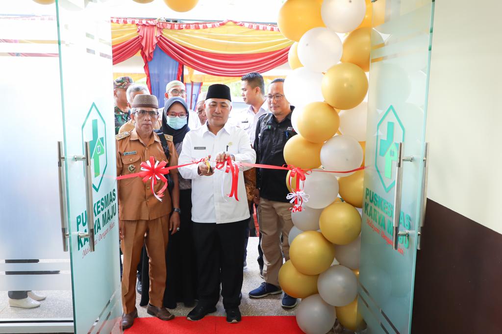 Pj Bupati Muba, Apriyadi Mahmud saat meresmikan Gedung UPT Puskesmas Desa (Pusdes) Karya Maju