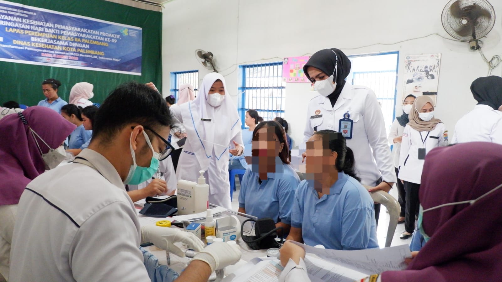 Suasana di Lapas Perempuan Palembang (LPP) Kanwil Kemenkumham Sumsel bekerjasama dengan Dinas Kesehatan (Dinkes) Kota Palembang, pada Rabu (08/03/2023). Foto: Ray/Indodaily.co