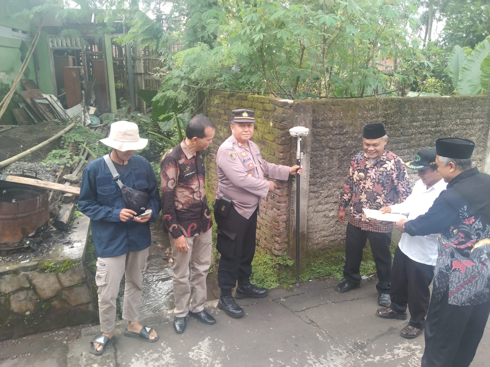 Kapolsek Cijeungjing Polres Ciamis Polda Jabar AKP Alan Dahlan menghadiri sosialisasi program Pendaftaran Tanah Sistemmatis Lengkap Berbasis Partisipasi Masyarakat (PTSL - PM)