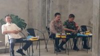 Personel Polsek Ciamis Polres Ciamis Polda Jabar menghadiri kegiatan rapat koordinasi di tingkat Desa Bendasari