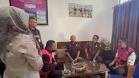 Tim penyidik Kejari OKU Selatan, melakukan penahan dua tersangka kasus dugaan penyimpangan atas kegiatan pengelolaan anggaran pada bidang persampahan di Dinas Lingkungan Hidup Kabupaten OKUS, Kamis (9/3/2023)