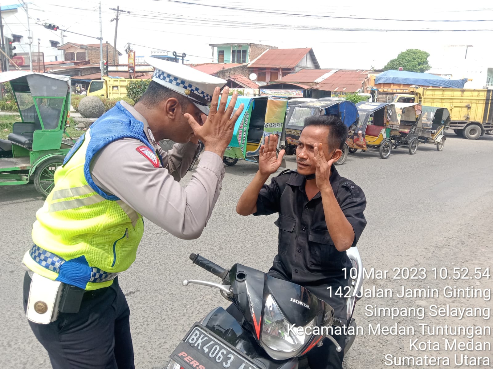 Personil Polsek Medan Tuntungan Polrestabes Medan melaksankan giat sosialisasi terkait Ops Keselamatan Toba 2023