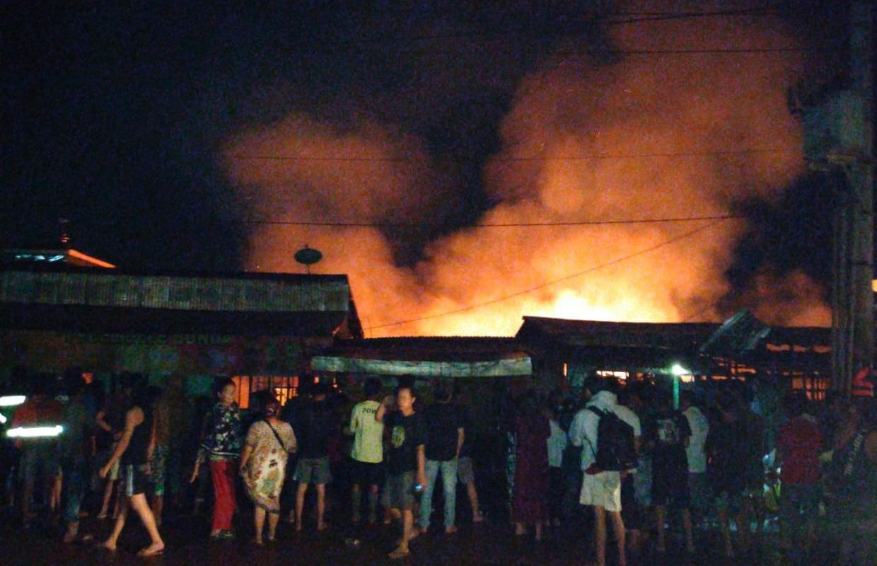 Musibah kebakaran terjadi di Pasar Jeti Sungai Baung Desa Bukit Batu Kecamatan Air Sugihan Kabupaten Ogan Komering Ilir,J umat (10/3) malam
