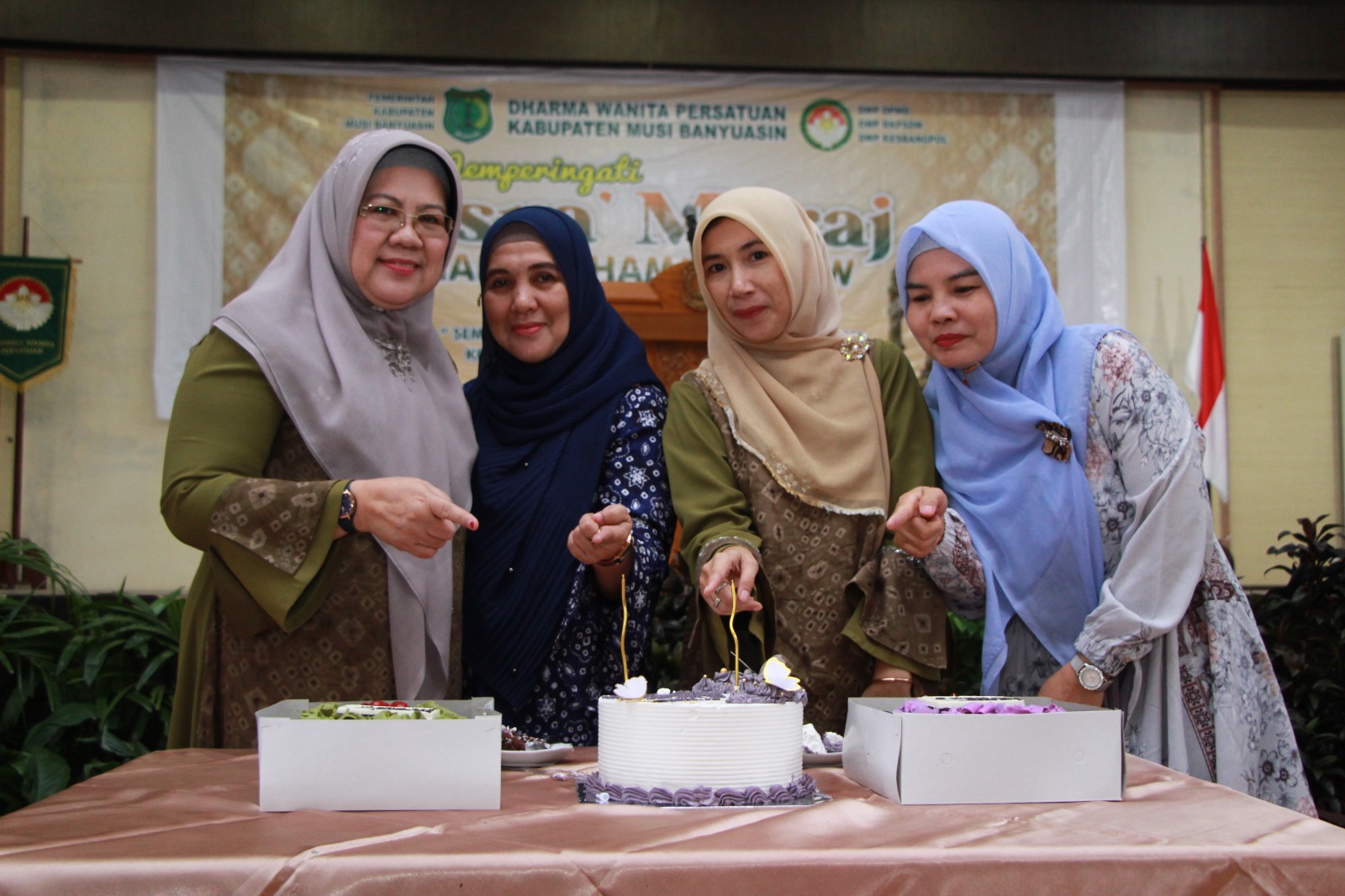 Dharma Wanita Persatuan Kabupaten Muba menggelar peringatan Isra Mi'raj Nabi Muhammad SAW 1444H sekaligus Pertemuan Rutin DWP Muba, Senin (13/3/2023) di Gedung Dharma Wanita Sekayu
