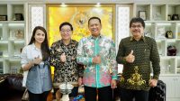 Ketua MPR RI Bamsoet usai menerima Rektor UNPERBA Dr. Eming Sudiana dan Penghubung Komunitas Indonesia-Korea (Korea-Indonesia Association) Mr. Ali, di Jakarta, Senin (13/03/23). Foto: Ist.