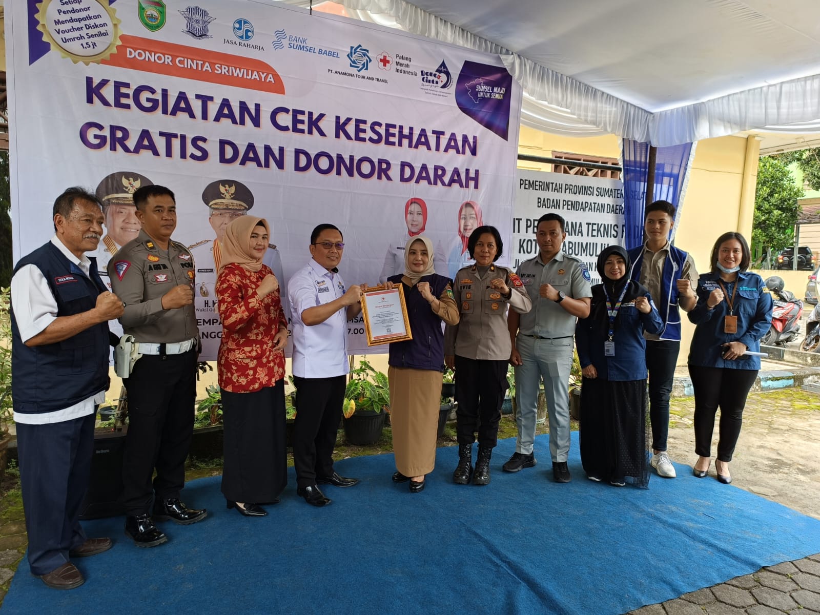 UPTB Samsat Prabumulih bersama PMI Prabumulih dan PT Jasa Raharja Provinsi Sumsel menggelar kegiatan cek kesehatan gratis dan donor darah, Senin (13/3/2023)