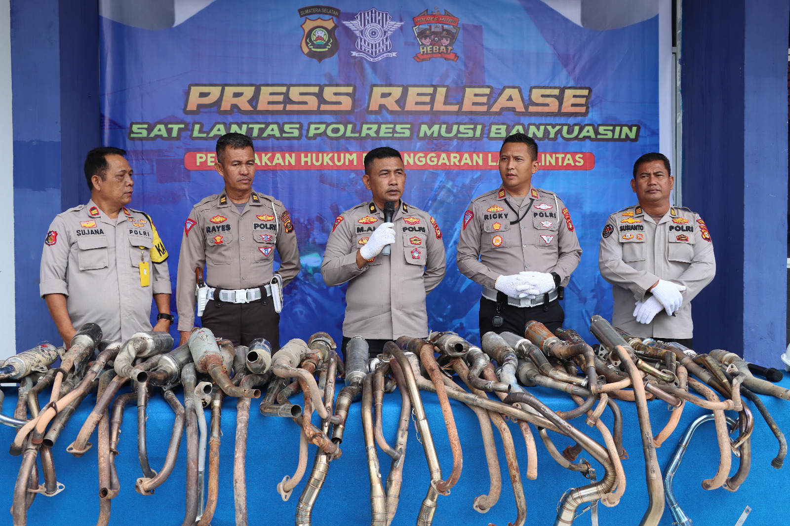 Satlantas Polres Muba saat pemusnahan knalpot brong hasil sitaan, Selasa (14/3/2023)