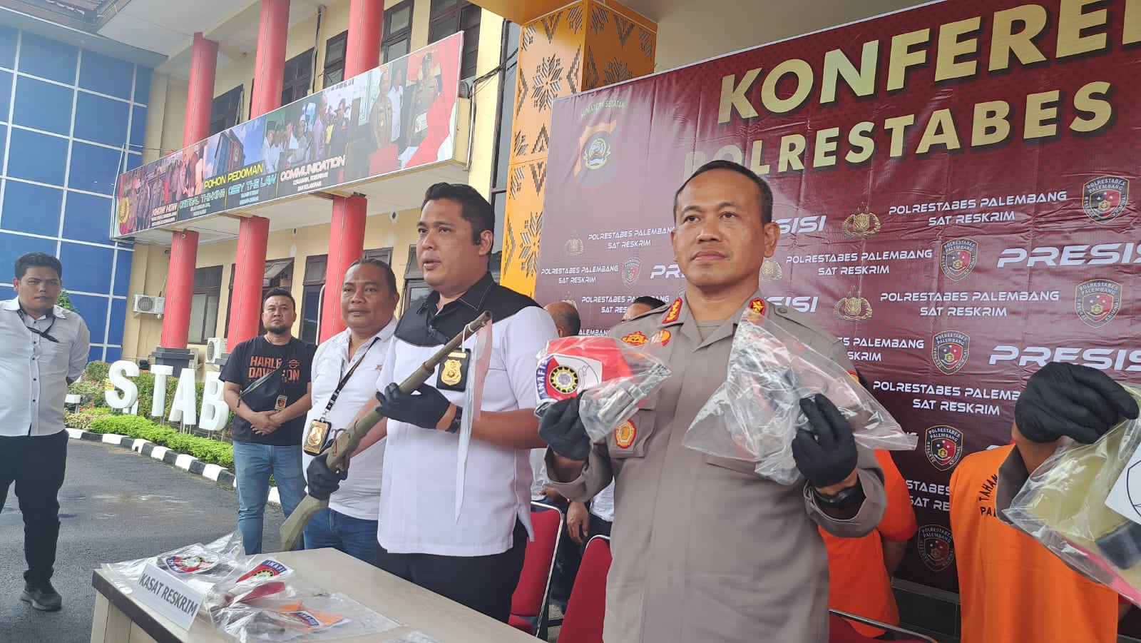 Sat Reskrim Polrestabes Palembang saat menggelar keterangan pers, Rabu (15/3/2023)
