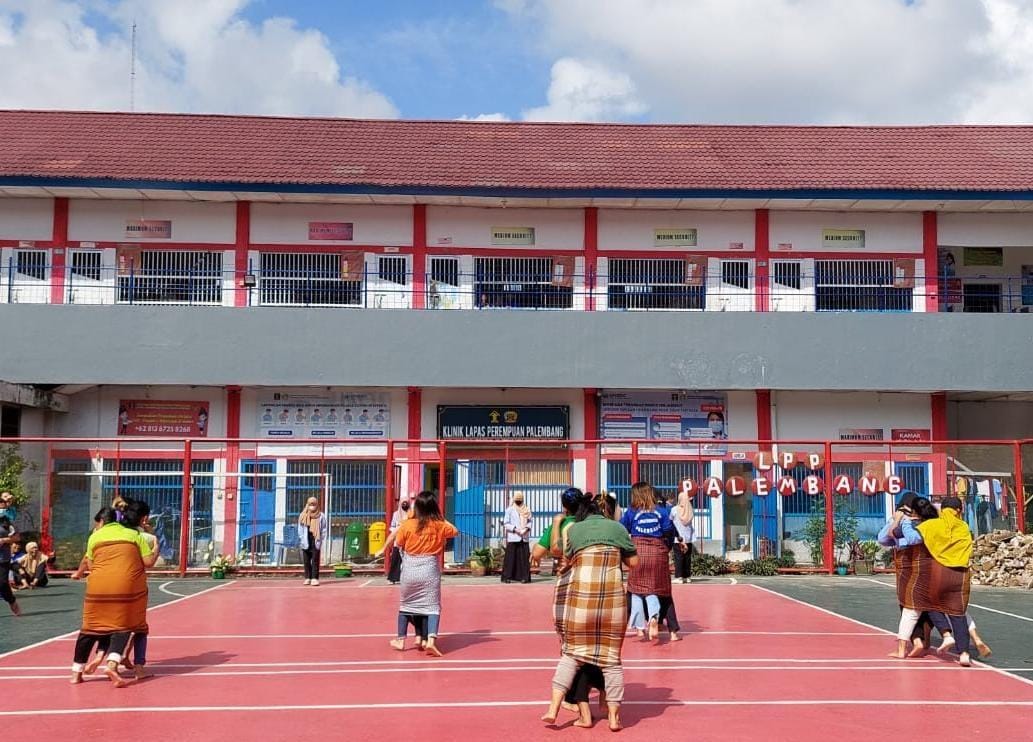 Warga Binaan Lapas Perempuan Palembang saat mengikuti perlombaan dalam rangka Hari Bhakti Pemasyarakat ke059. Jumat (17/3/2023)