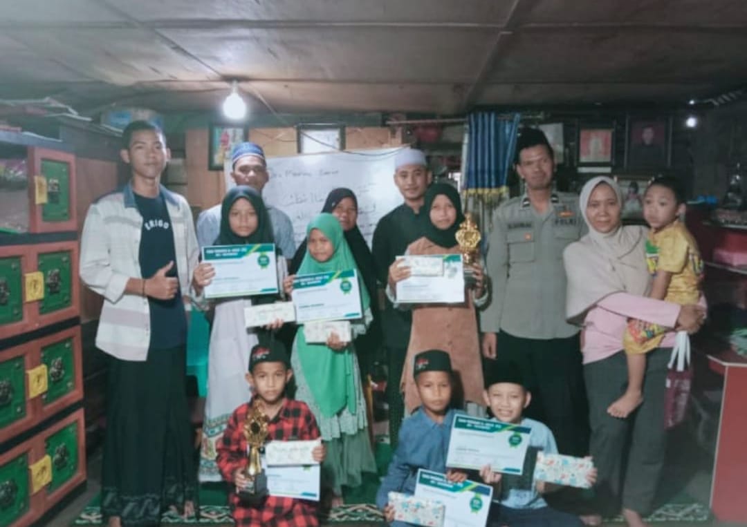 Aipda M  Aliudin SH bersama Ustad M Nasrullah yang merupakan pendiri sekaligus pengasuh TPQ Al-Hikmah