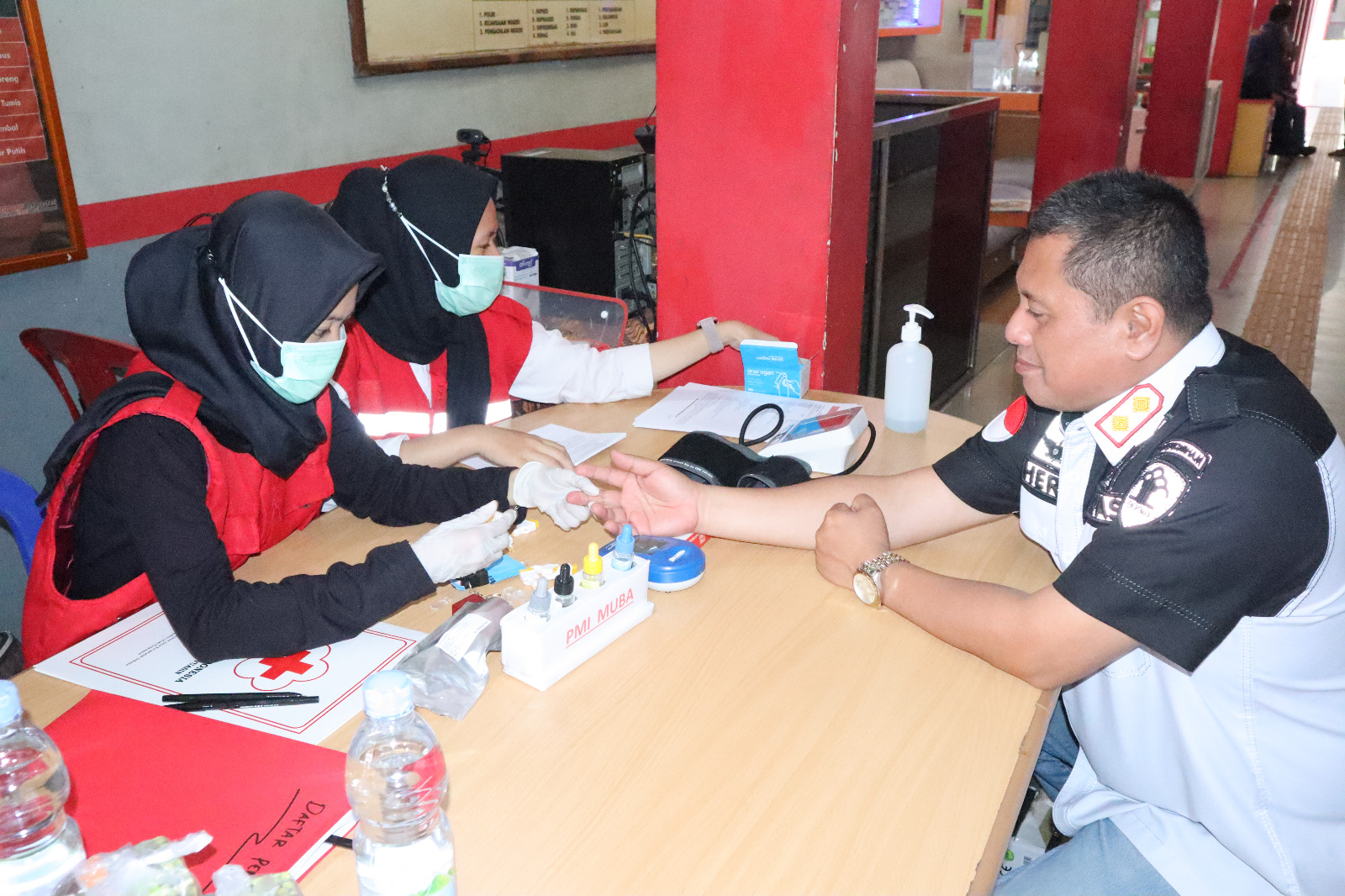 Lapas Sekayu bekerja sama dengan Palang Merah Indonesia (PMI) Kabupaten Musi Banyuasin menyelenggarakan kegiatan donor darah, Sabtu (18/3/2023)