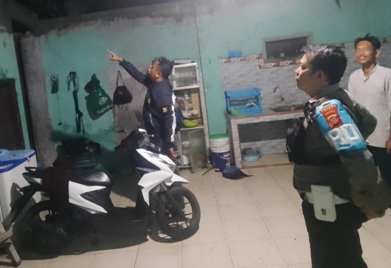 Personel Polsek Lakbok mengirimkan personel tanggap darurat bencana alam ke wilayah Desa Cintajaya