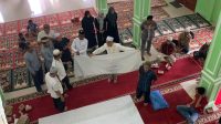 Pengurus Masjid Babul Ihsan mengadakan Pelatihan Pengurusan Jenazah bersama warga dan remaja sekitar, Sabtu (18/3/2023)