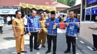 Kepala Disdukcapil OKI, H Hendri SH MM saat peluncuran Drive Thru (layanan tanpa turun) Biduk Kajang Disdukcapil OKI, Senin (20/3/23)