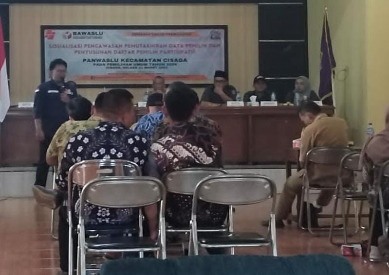 Kapolsek Cisaga Polres Ciamis Polda Jabar Iptu Agus Budi menghadiri acara sosialisasi pengawasan penyusunan daftar pemilih partisipatif tingkat Kecamatan Cisaga