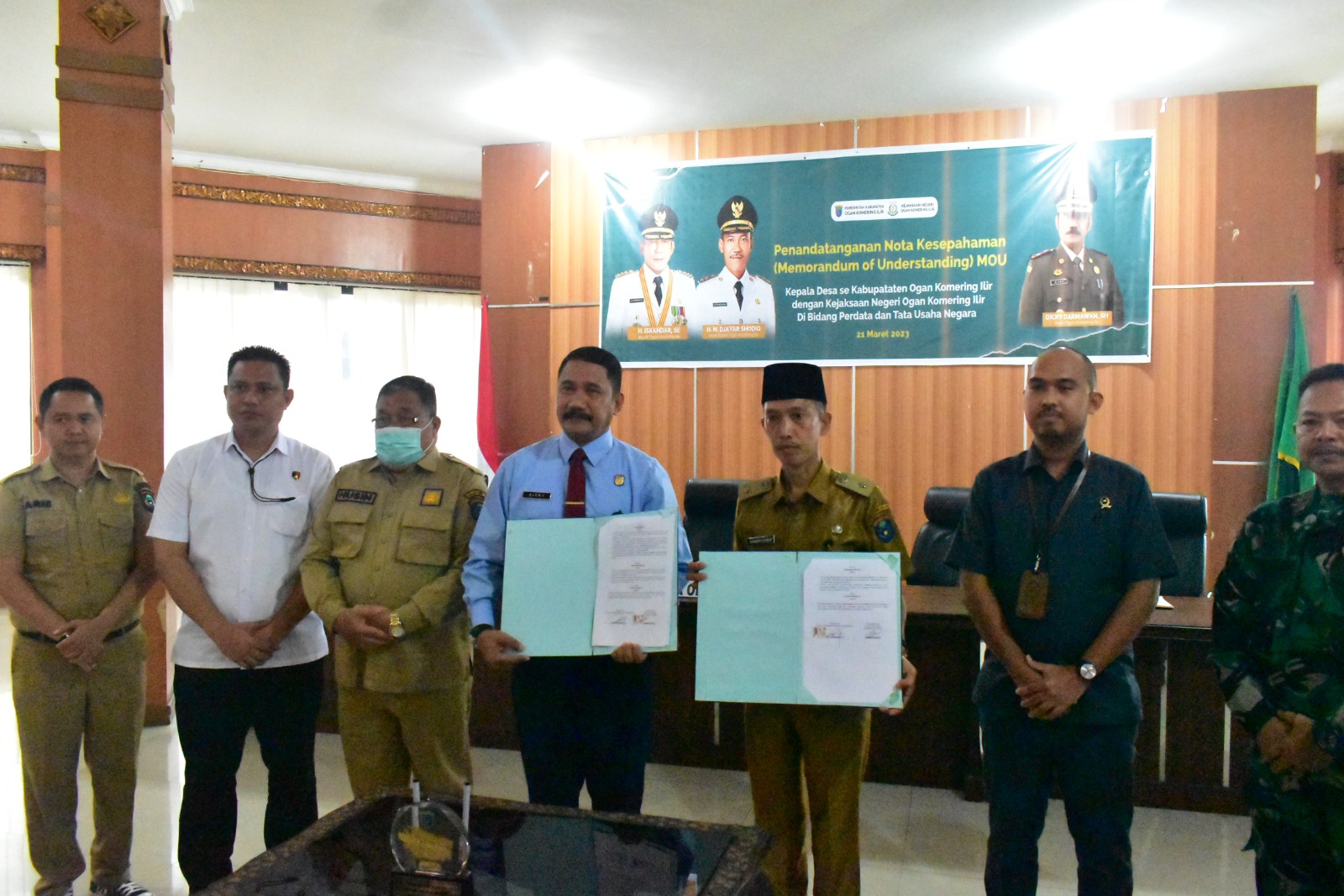 Penandatanganan kesepahaman antara kejaksaan negeri OKI dengan 314 kepala desa se Kabupaten OKI di Kantor Bupati OKI, Selasa, (21/3/23)