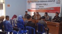 Kapolsek Rajadesa Polres Ciamis Polda Jabar AKP Iis Yeni Idaningsih menghadiri acara pembinaan aparatur pengawas pemilu yang diadakan Panwascam Rajadesa, Selasa (21/3/2023)