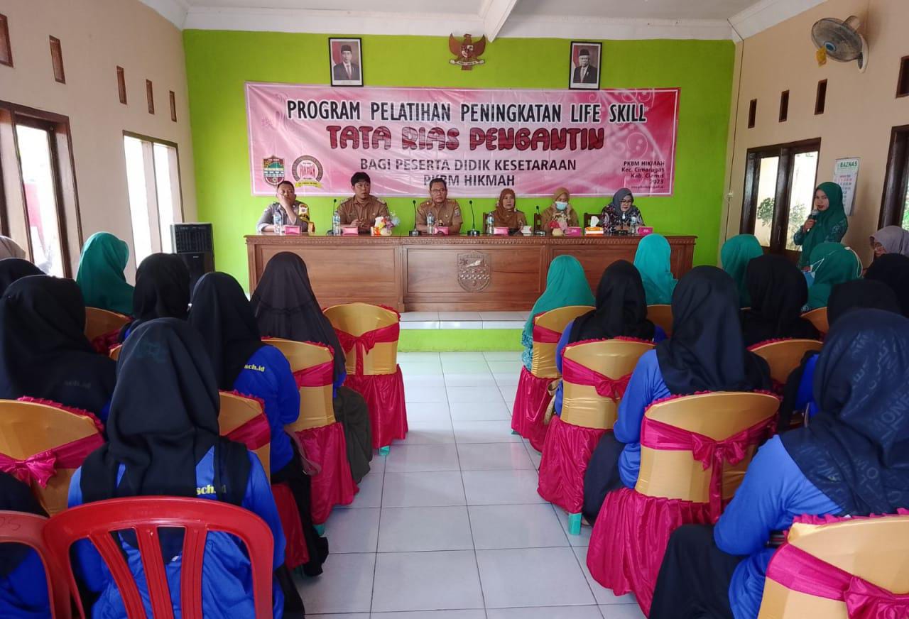 Personel Polsek Cimaragas Polres Ciamis Polda Jabar melaksanakan monitoring kegiatan masyarakat
