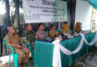 Personel Polsek Cihaurbeuti Polres Ciamis Polda Jabar menghadiri sosialisasi sekolah lapang tematik pertanian organik