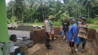 Personel Polsek Cimaragas Polres Ciamis Polda Jawa Barat melaksanakan sambang kamtibmas ke wilayah Desa Beber Cimaragas.