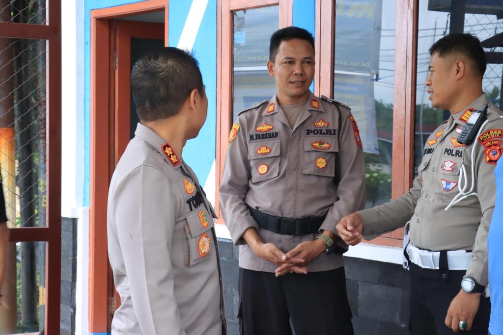 Jajaran Polres Ciamis saat pengecekan jalur dan pos di Pos Pam Idulfitri di Cihaurbeuti