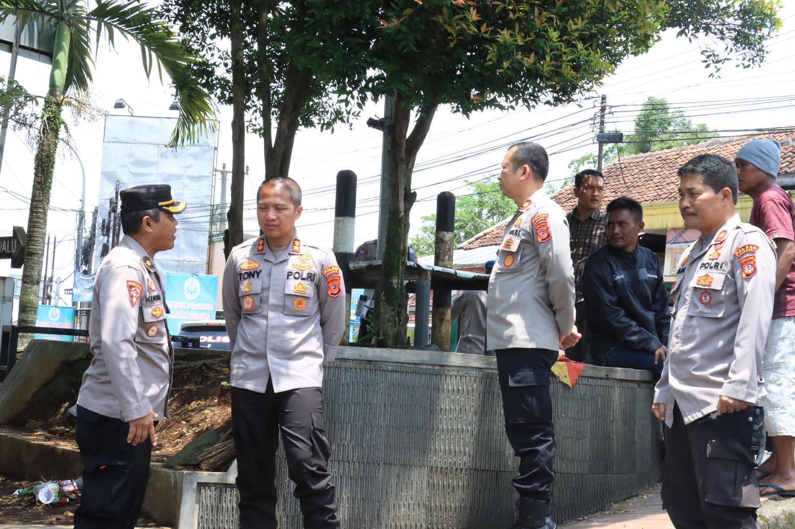 Polres Ciamis Polda Jawa Barat melaksanakan pengecekan jalur dan pos pengamanan menghadapi Operasi Ketupat Tahun 2023