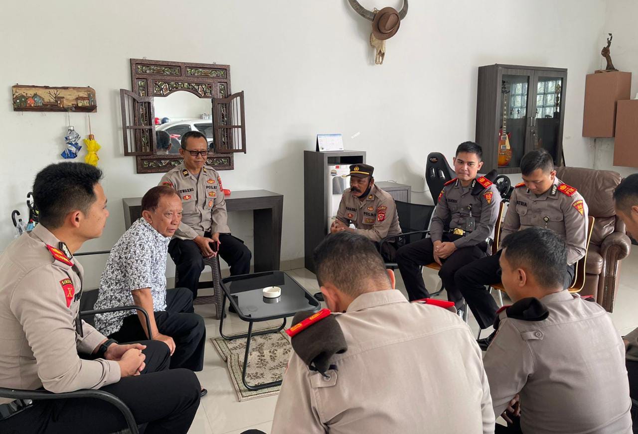 6 mahasiswa STIK Lemdiklat Polri melaksanakan silaturahmi dengan pelaku usaha Naratas