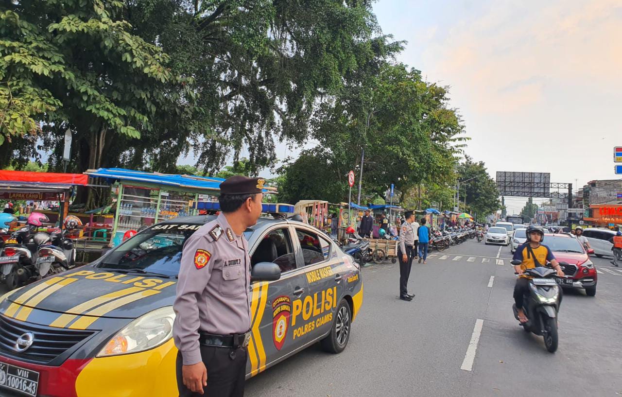 Tiga Personel Sat Samapta Polres Ciamis Disiagakan di Lokasi Ngabuburit di Ciamis