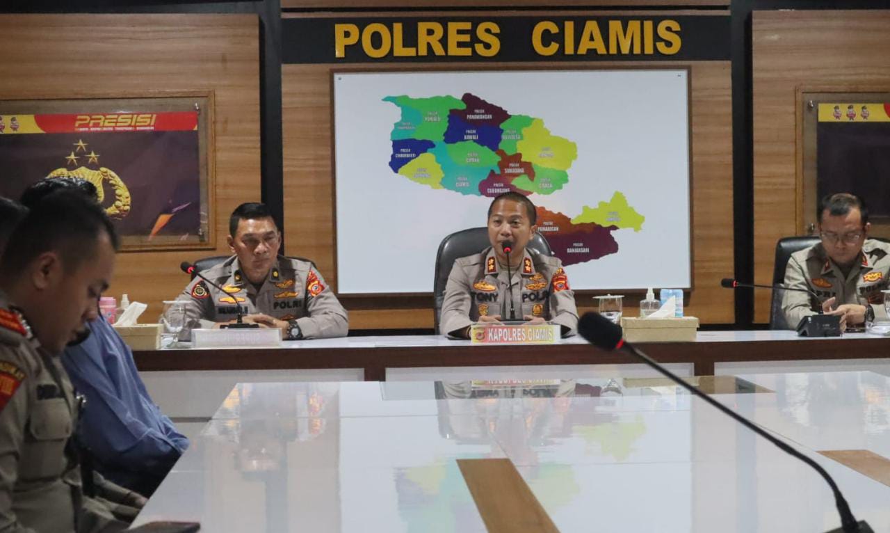 Kapolres Ciamis Polda Jabar AKBP Tony Prasetyo Yudhangkoro menghadiri penutupan kegiatan pengabdian masyarakat (Dianmas) Mahasiswa STIK Lemdiklat Polri