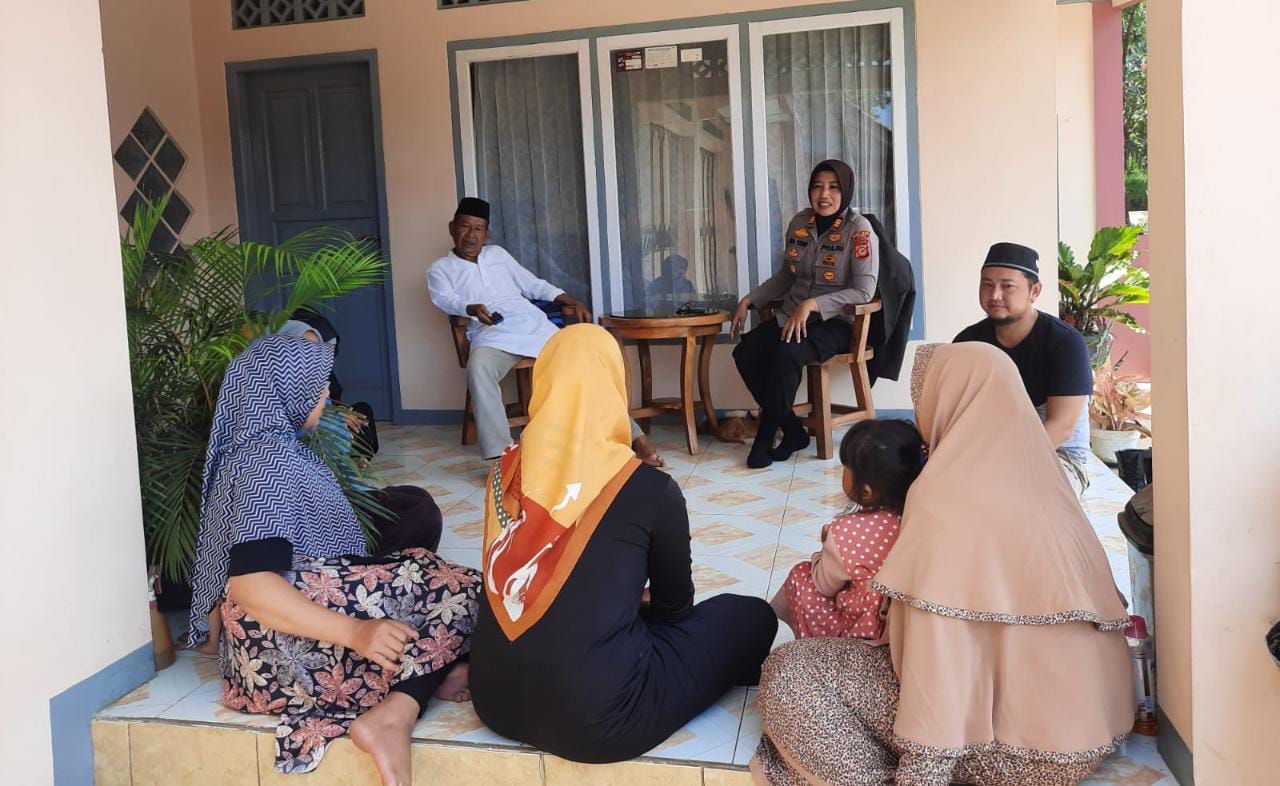 Polsek Rajadesa saat Jumat Curhat di Kecamatan Rajadesa, Kabupaten Ciamis, Jawa Barat, Jumat (24/3/2023)