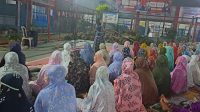 369 orang Warga Binaan sebelum mengikuti salat  tarawih yang dilaksanakan di lapangan Lapas,  Kamis (23/3) malam
