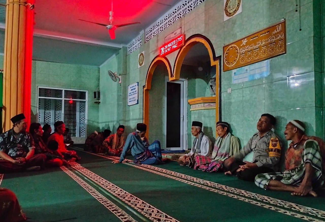 Personel Bhabinkamtibmas Polsek Ciamis Polres Ciamis melaksanakan Safari Ramadan 1444 H