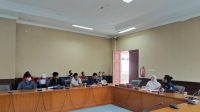 Anggota DPRD Kabupaten Ogan Komering Ilir saat menerima perwakilan Masyarakat Peduli Pembagunan (MPP) saat aksi damai, Kamis (30/3/2023)