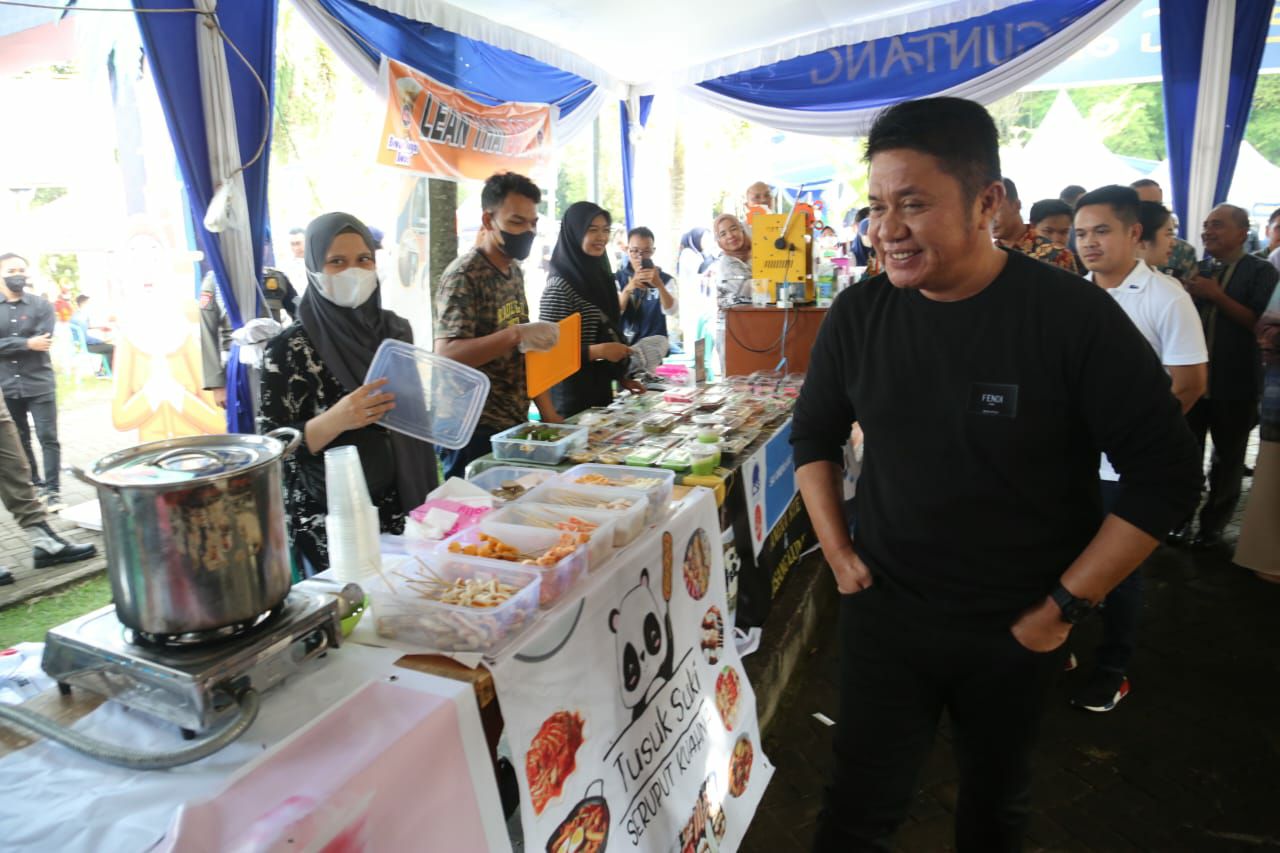 Gubernur Sumsel Herman Deru resmi membuka Pasar Bedug Seguntang di Palembang (Dok. Humas Pemprov Sumsel)