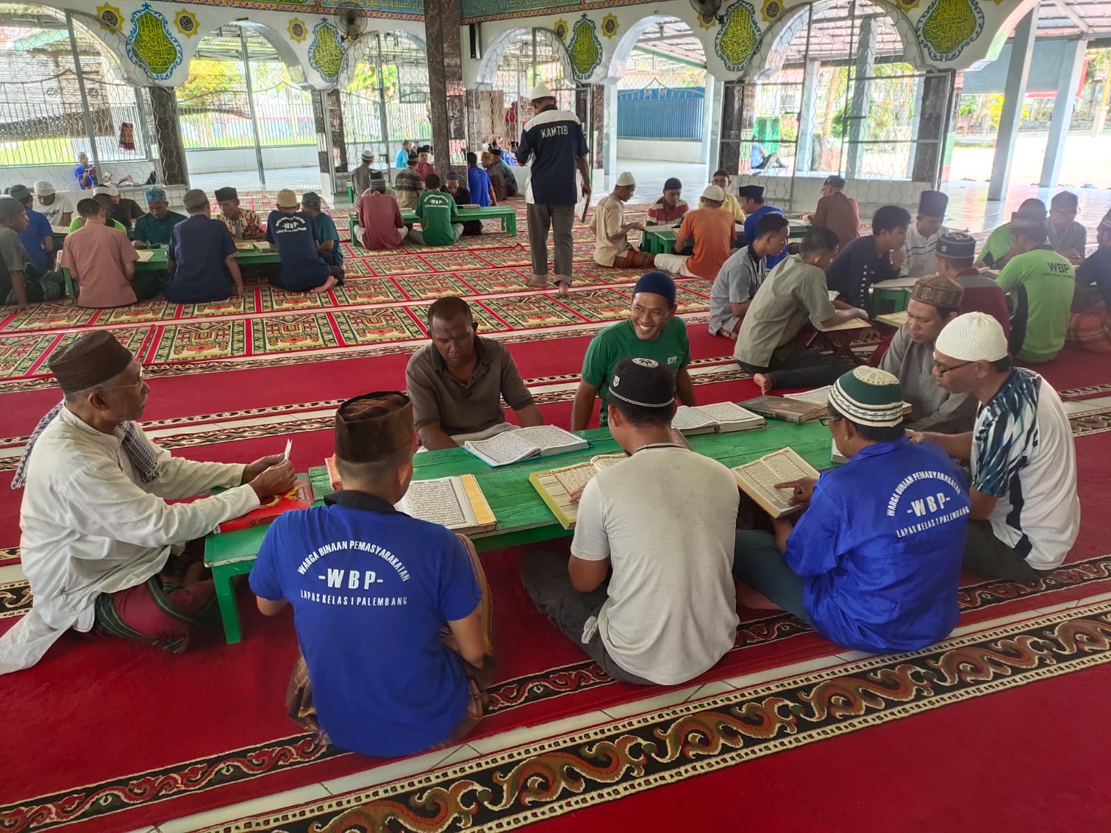 WBP Lapas Kelas I Palembang isi Kegiatan bukan Ramadhan dengan membaca Al-Qur'an,Foto:Dok. Lameta/indodaily.co