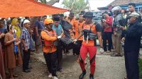 TIM SAR gabungan usai evakuasi bocah yang hanyut terseret arus sungai dan tenggelam