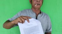 Ratusan masyarakat Desa Cinta Jaya, Kecamatan Pedamaran mendesak Bupati Ogan Komering Ilir untuk menonaktifkan Kepala Desa (Kades) Cinta Jaya Budiman dari jabatannya,