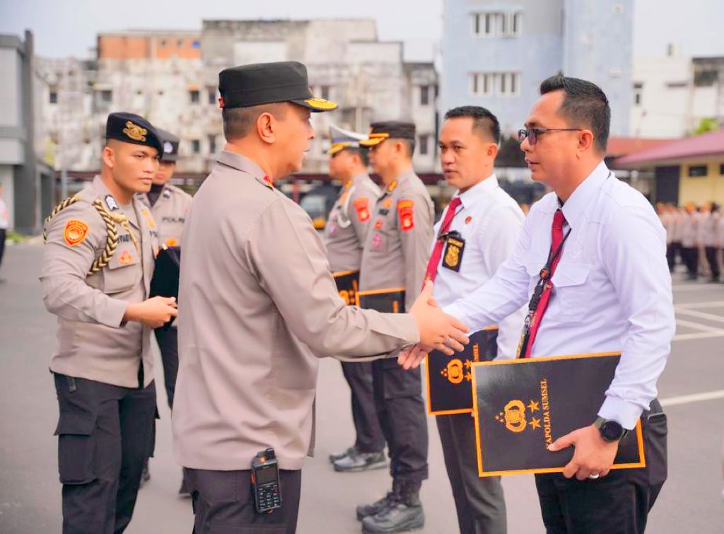 Satres Narkoba Polrestabes Palembang mendapat penghargaan oleh Kapolda Sumsel Irjen Pol A Rachmad Wibowo