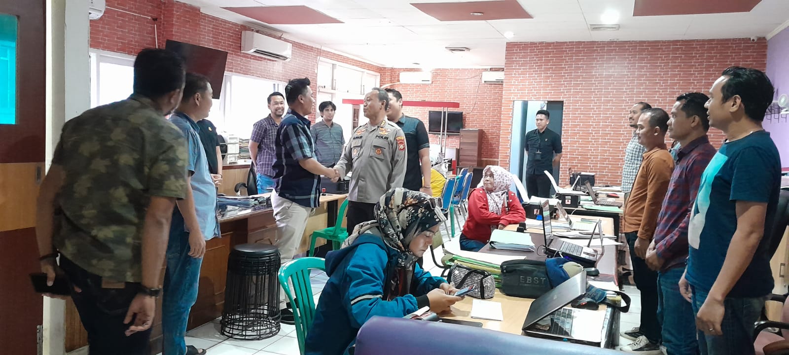 Kapolrestabes Palembang, Kombes Pol Mokhamad saat menemui personel Polrestabes Palembang
