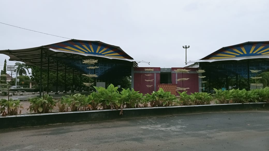 Bangunan Food Court atau Pujasera di kawasan Taman Segitiga Emas Kayuagung
