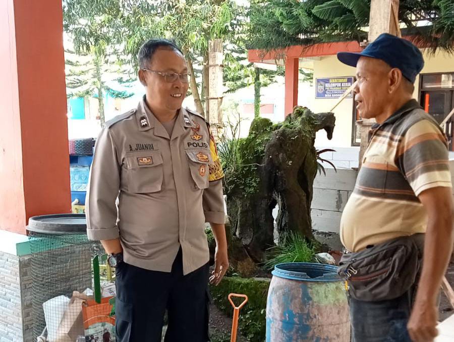 Polsek Cikoneng Polres Ciamis Polda Jabar melaksanakan sambang sekaligus patroli dialogis kepada warga masyarakat