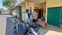 Personel Bhabinkamtibmas Polsek Cikoneng Polres Ciamis Polda Jabar melaksanakan sambang kamtibmas ke desa binaan