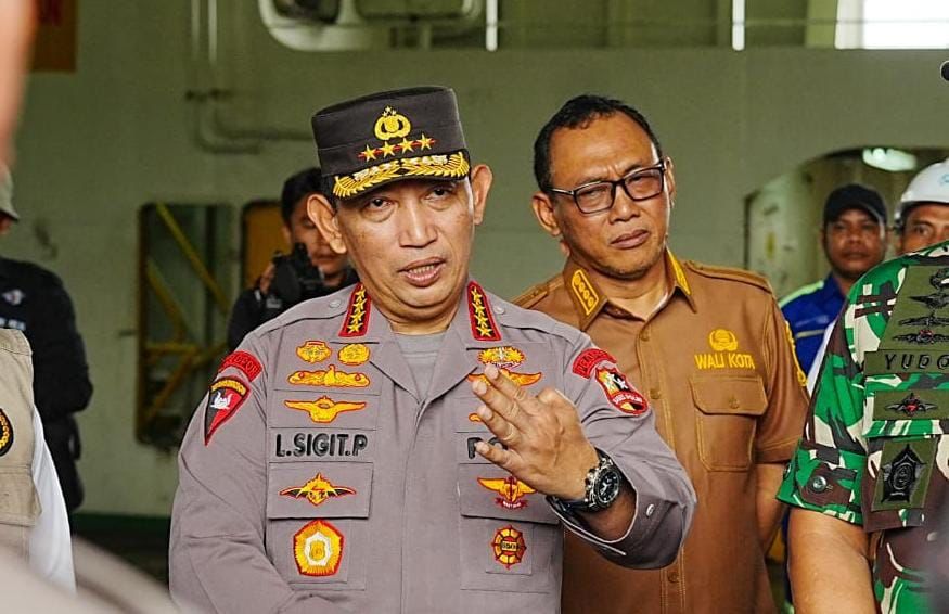 Kapolri Jenderal Listyo Sigit Prabowo bersama dengan lintas sektoral terkait meninjau Pelabuhan Merak,